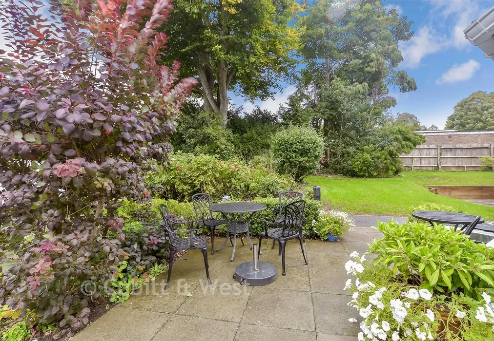Communal Gardens - Grange Road, Uckfield, East Sussex - Wards of Kent