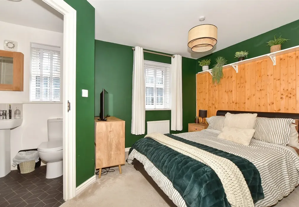 Bedroom 1 - Bishop Close, Margate, Kent - Wards of Kent