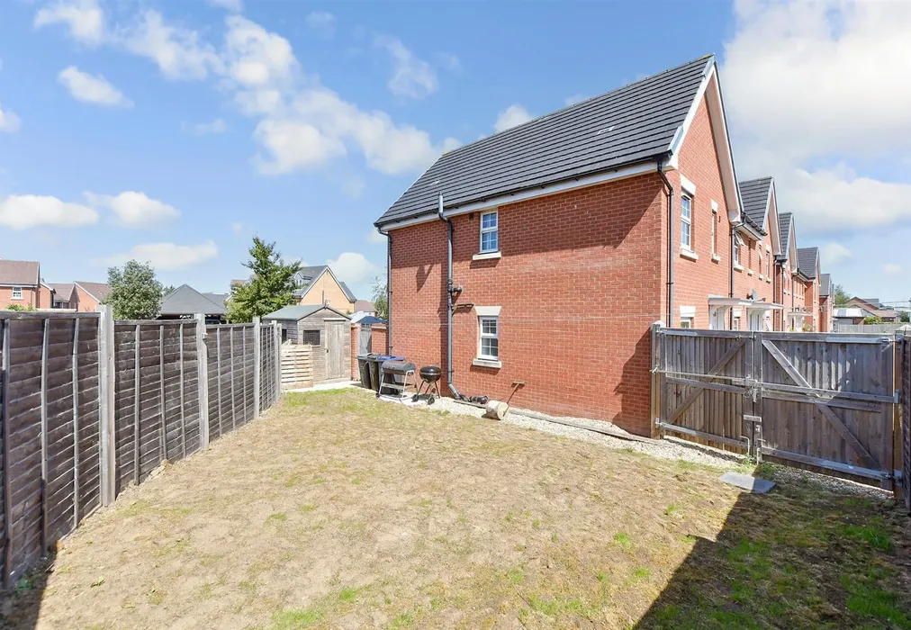 Side Garden - Bishop Close, Margate, Kent - Wards of Kent