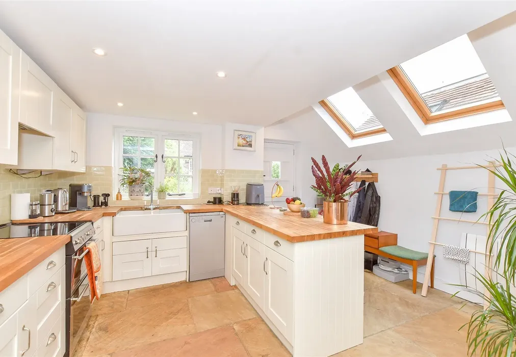 Kitchen - Pond Cottages, Compton, Chichester, West Sussex - Wards of Kent