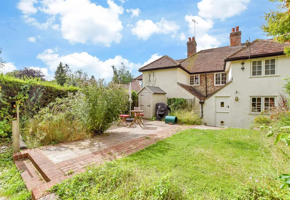 Rear Garden - Pond Cottages, Compton, Chichester, West Sussex - Wards of Kent