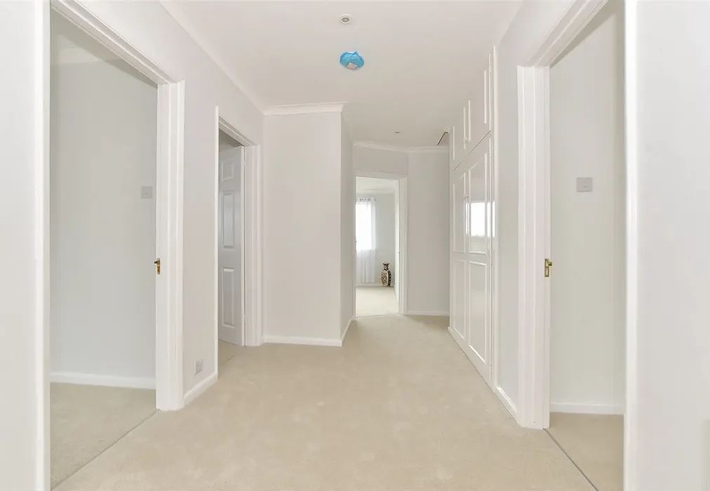 Internal Lifestyle Photograph - Clarendon Close, Brading, Isle of Wight - Wards of Kent
