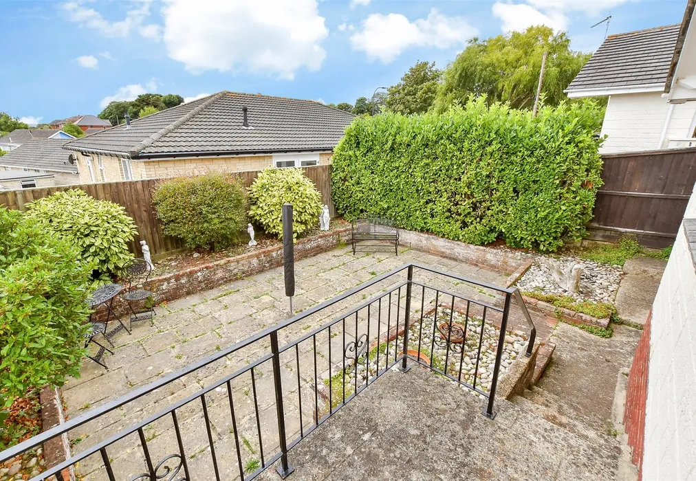 Rear Garden - Clarendon Close, Brading, Isle of Wight - Wards of Kent