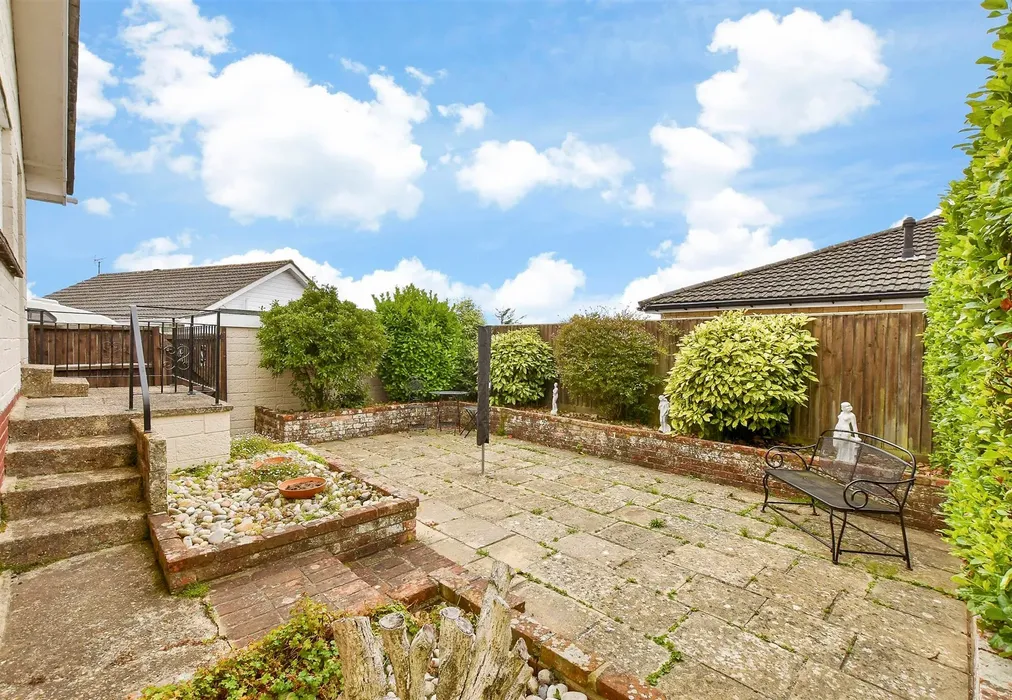 Rear Garden - Clarendon Close, Brading, Isle of Wight - Wards of Kent