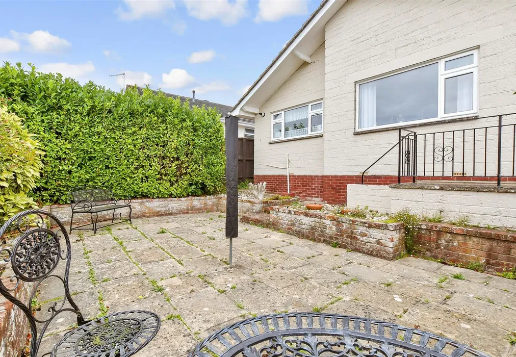 Rear Garden - Clarendon Close, Brading, Isle of Wight - Wards of Kent