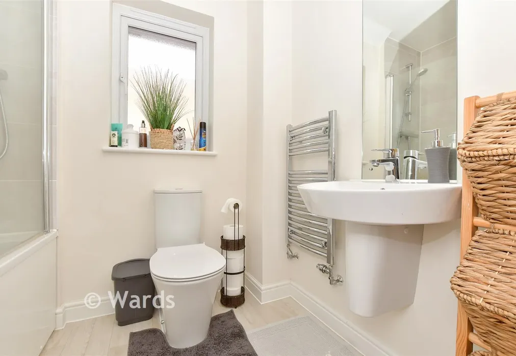 Bathroom - Hoplands Road, Canterbury, Kent - Wards of Kent