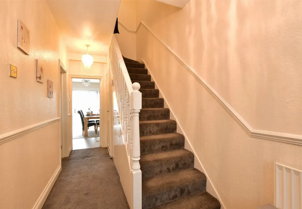 Hallway - New Road, Chingford - Wards of Kent