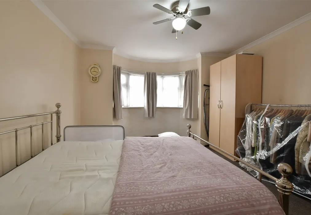 Bedroom 1 - New Road, Chingford - Wards of Kent