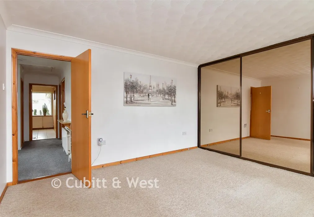 Bedroom 1 - Seaview Road, Peacehaven, East Sussex - Wards of Kent