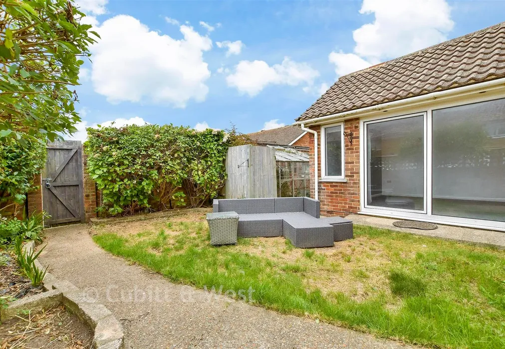 Rear Garden - Seaview Road, Peacehaven, East Sussex - Wards of Kent