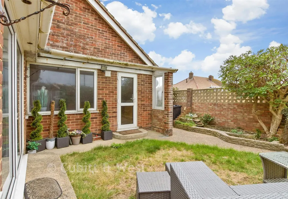 Rear Garden - Seaview Road, Peacehaven, East Sussex - Wards of Kent