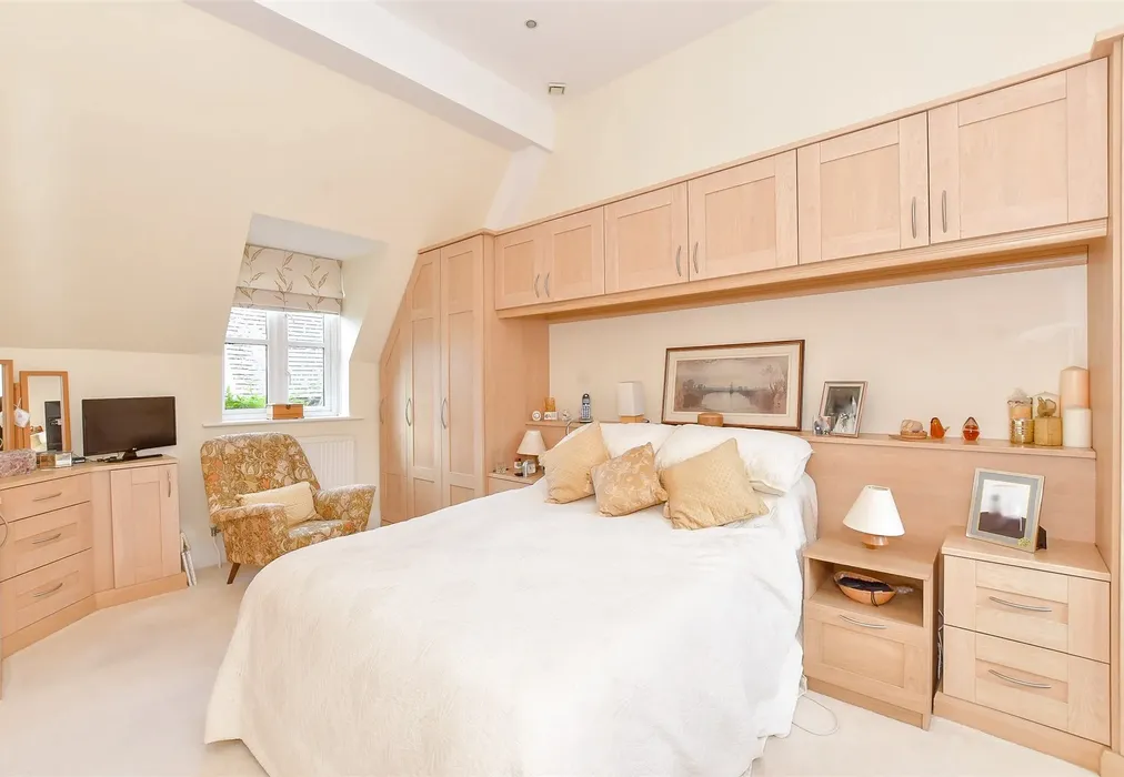Bedroom 1 - Redhill Road, Rowland's Castle, Hampshire - Wards of Kent