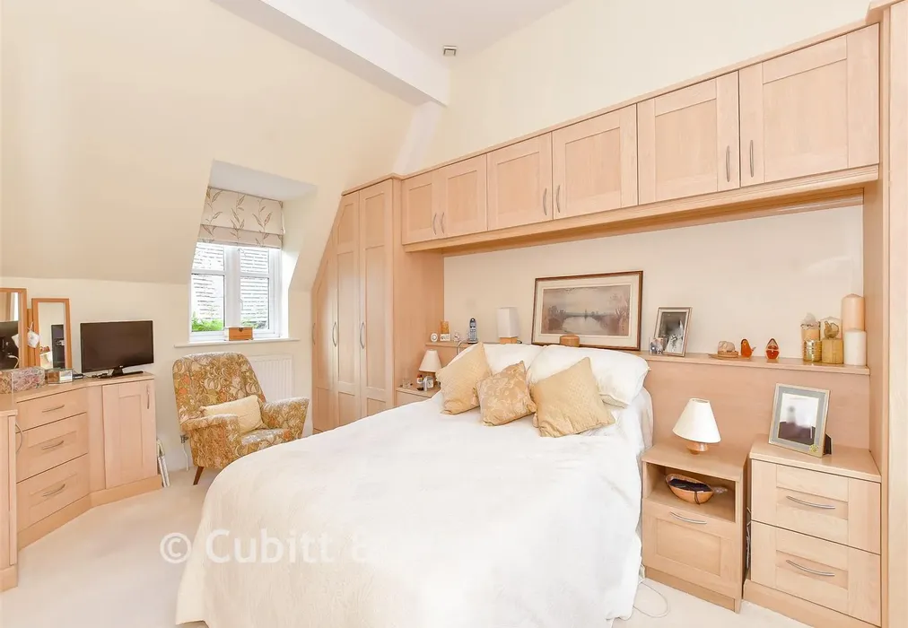 Bedroom 1 - Redhill Road, Rowland's Castle, Hampshire - Wards of Kent