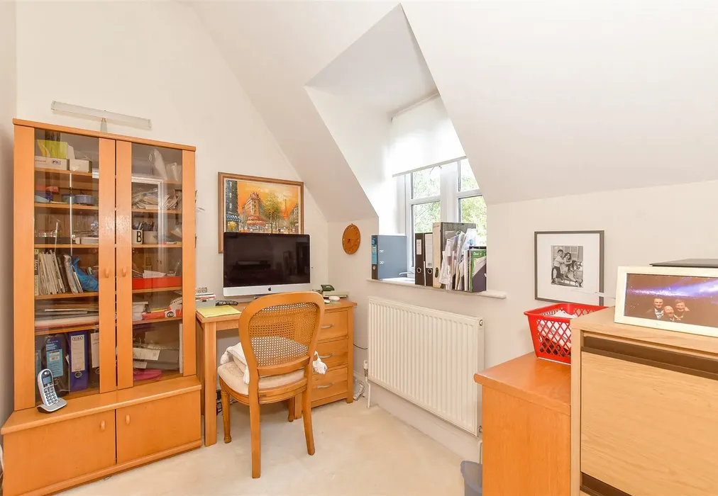 Bedroom 4 - Redhill Road, Rowland's Castle, Hampshire - Wards of Kent
