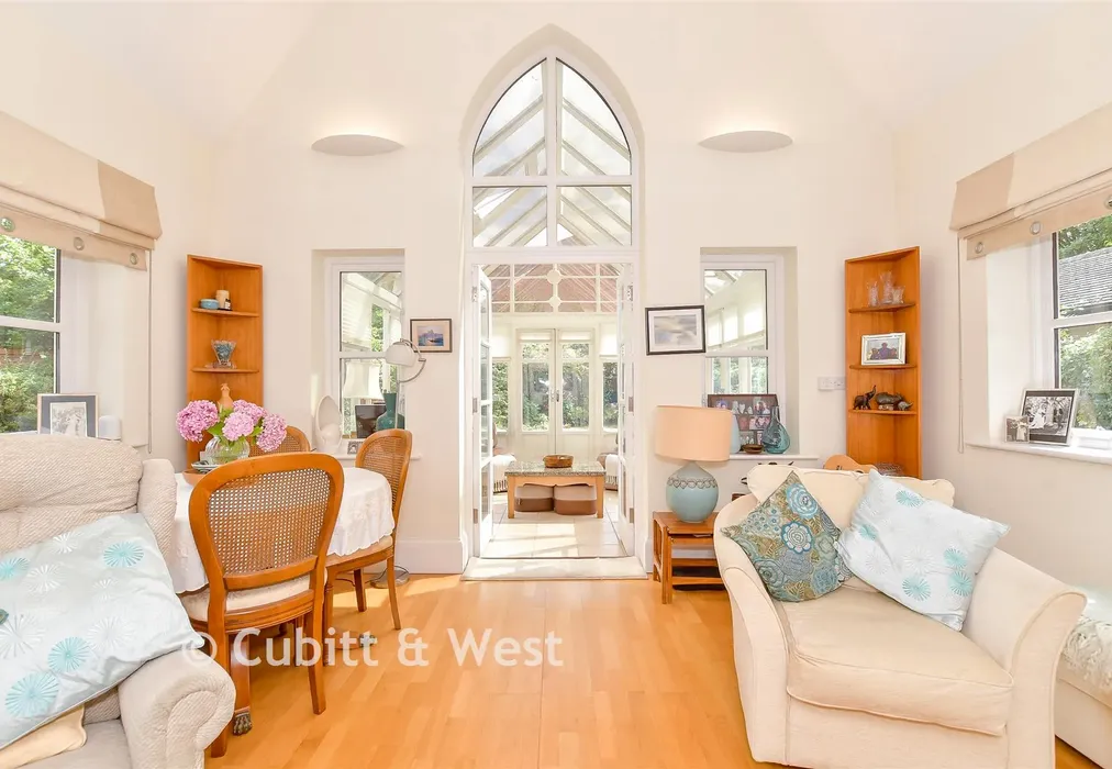 Internal Feature - Redhill Road, Rowland's Castle, Hampshire - Wards of Kent