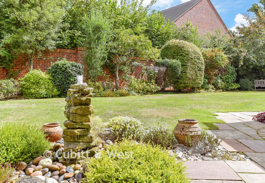 Rear Garden - Redhill Road, Rowland's Castle, Hampshire - Wards of Kent
