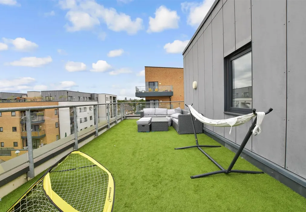 Balcony / Terrace - Thornbury Way, Walthamstow - Wards of Kent