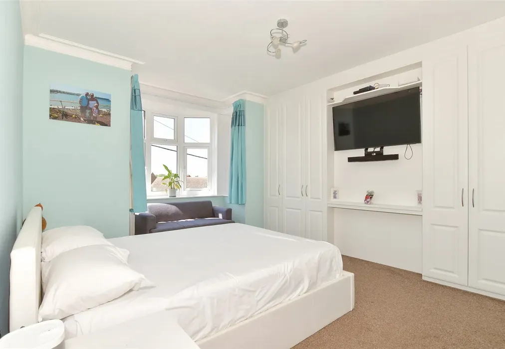 Bedroom 1 - Wards Hill Road, Minster On Sea, Sheerness, Kent - Wards of Kent