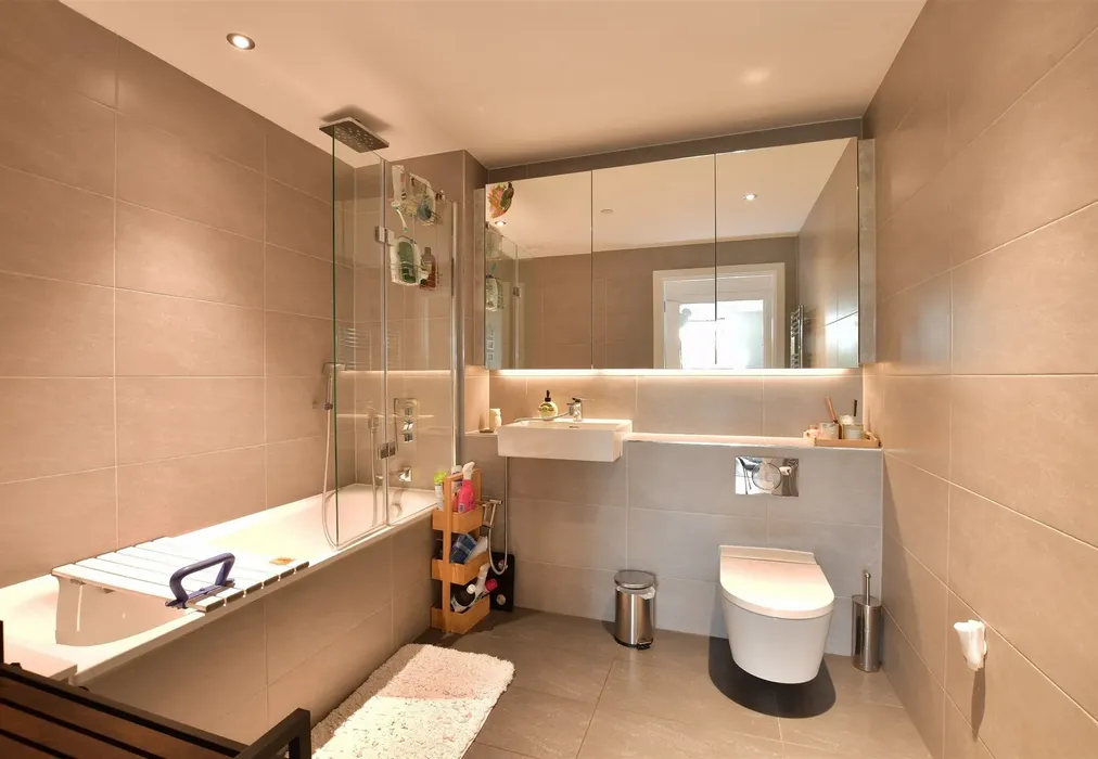 Bathroom - Track Street, Walthamstow - Wards of Kent