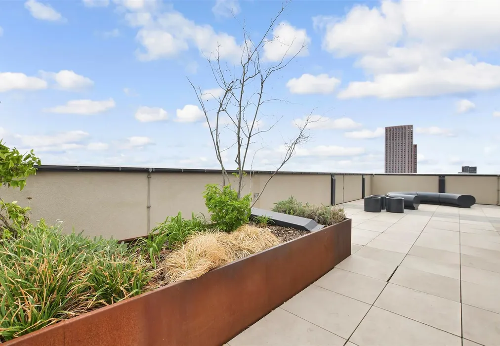 Balcony / Terrace - Track Street, Walthamstow - Wards of Kent