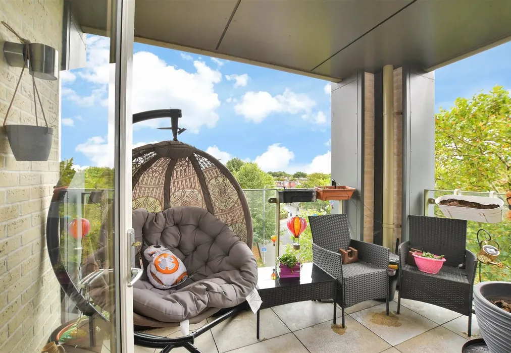 Balcony / Terrace - Track Street, Walthamstow - Wards of Kent