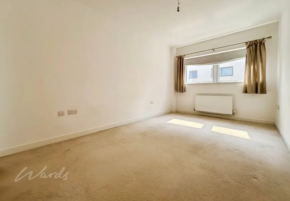bedroom 1 - Blue Bell Court Sovereign Way TN9 - Wards of Kent