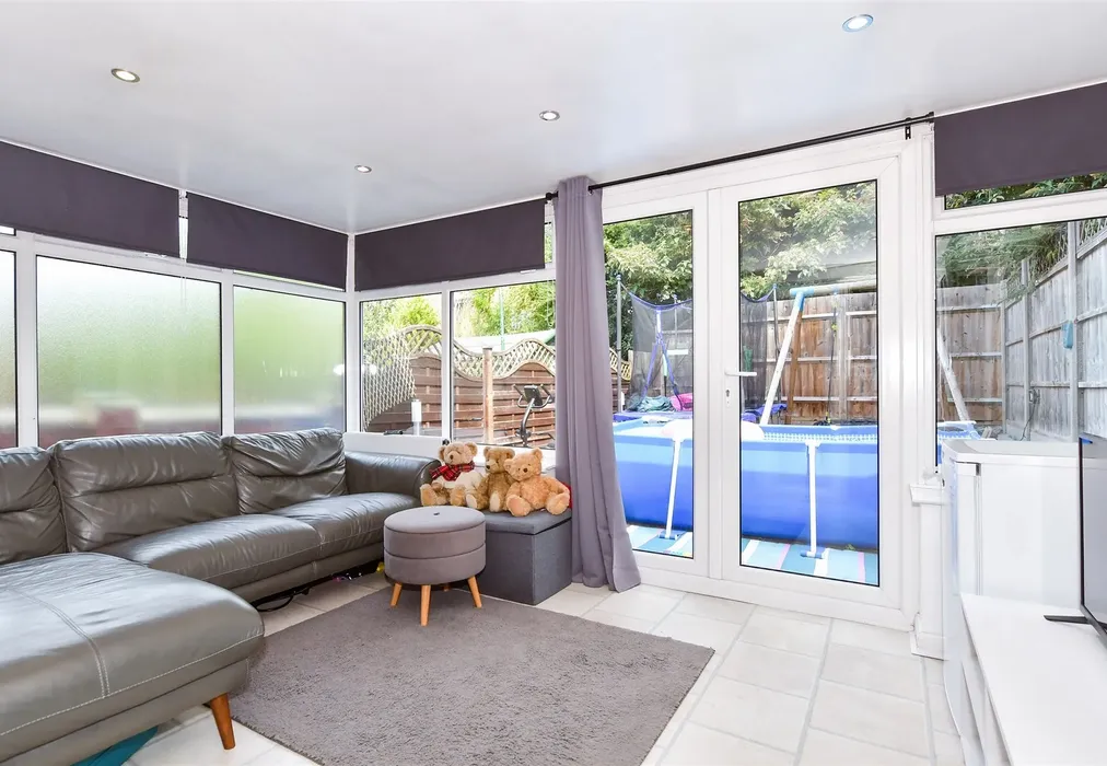 Garden Room - Sheridan Close, Maidstone, Kent - Wards of Kent