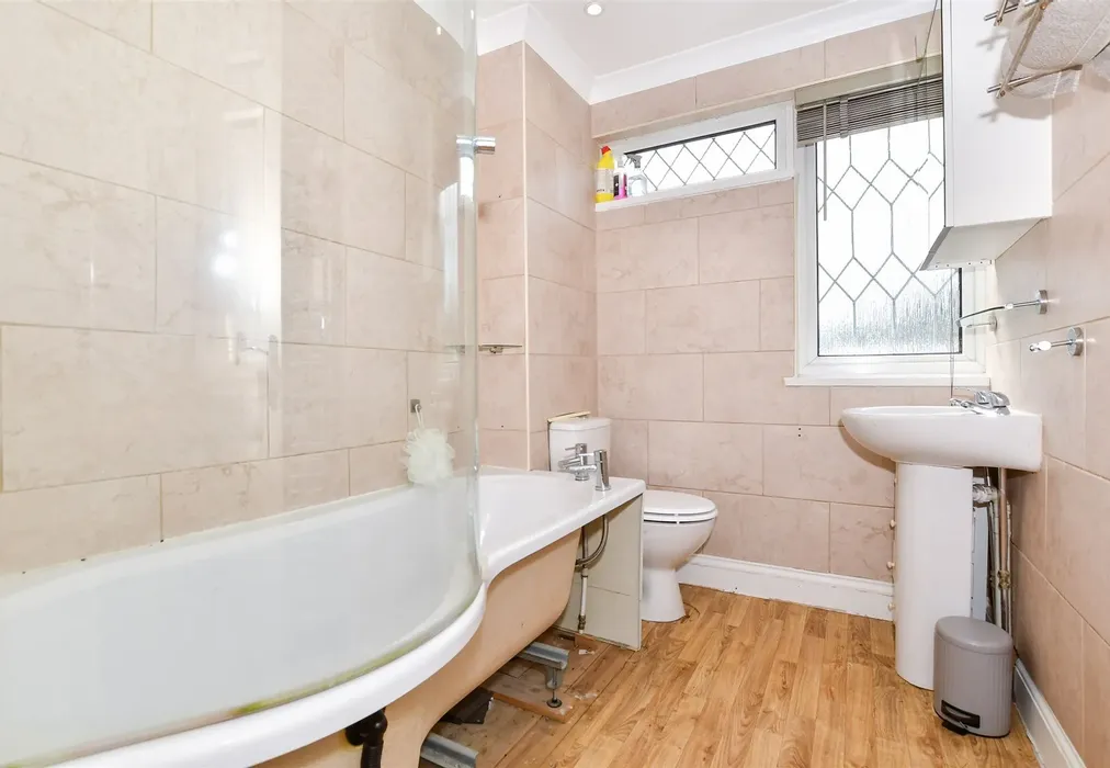 Bathroom - Sheridan Close, Maidstone, Kent - Wards of Kent