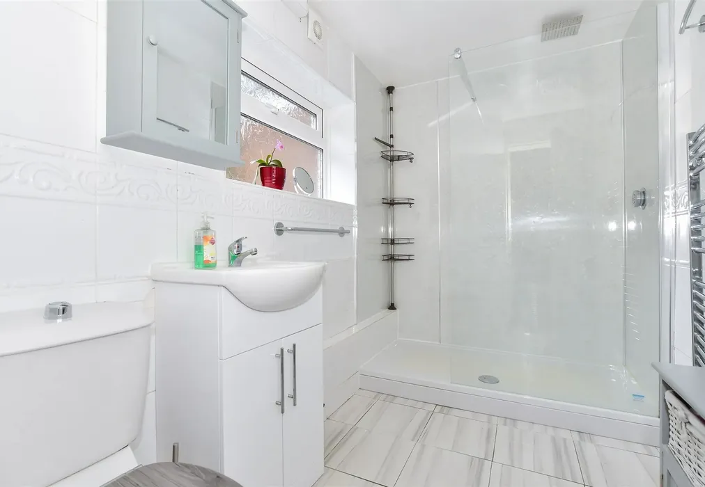 Shower Room - Cedar Close, Ditton, Aylesford, Kent - Wards of Kent