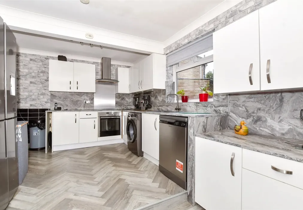 Kitchen - Cedar Close, Ditton, Aylesford, Kent - Wards of Kent
