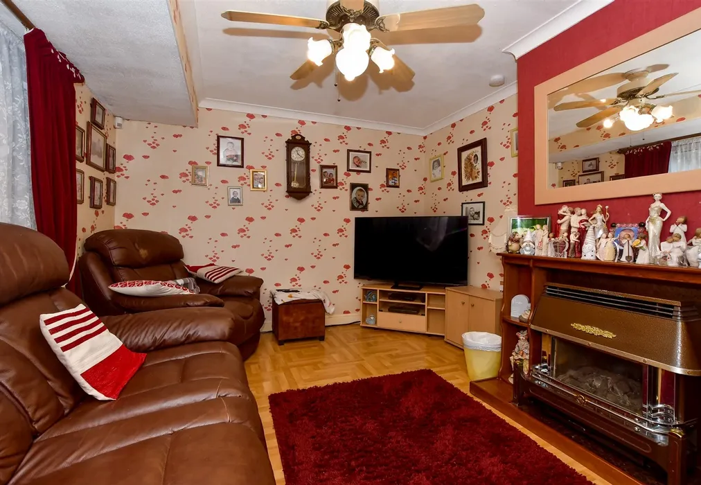 Lounge - Gorse Avenue, Walderslade, Chatham, Kent - Wards of Kent
