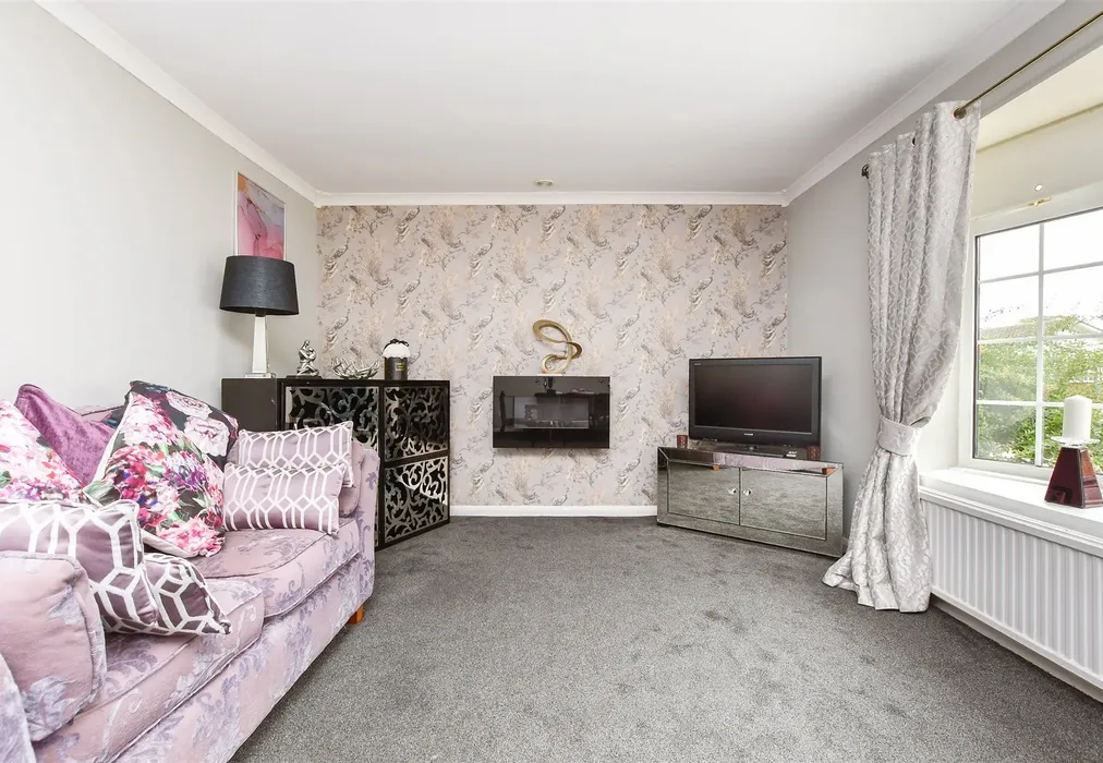 Lounge/Diner - Guy Close, Broadstairs, Kent - Wards of Kent