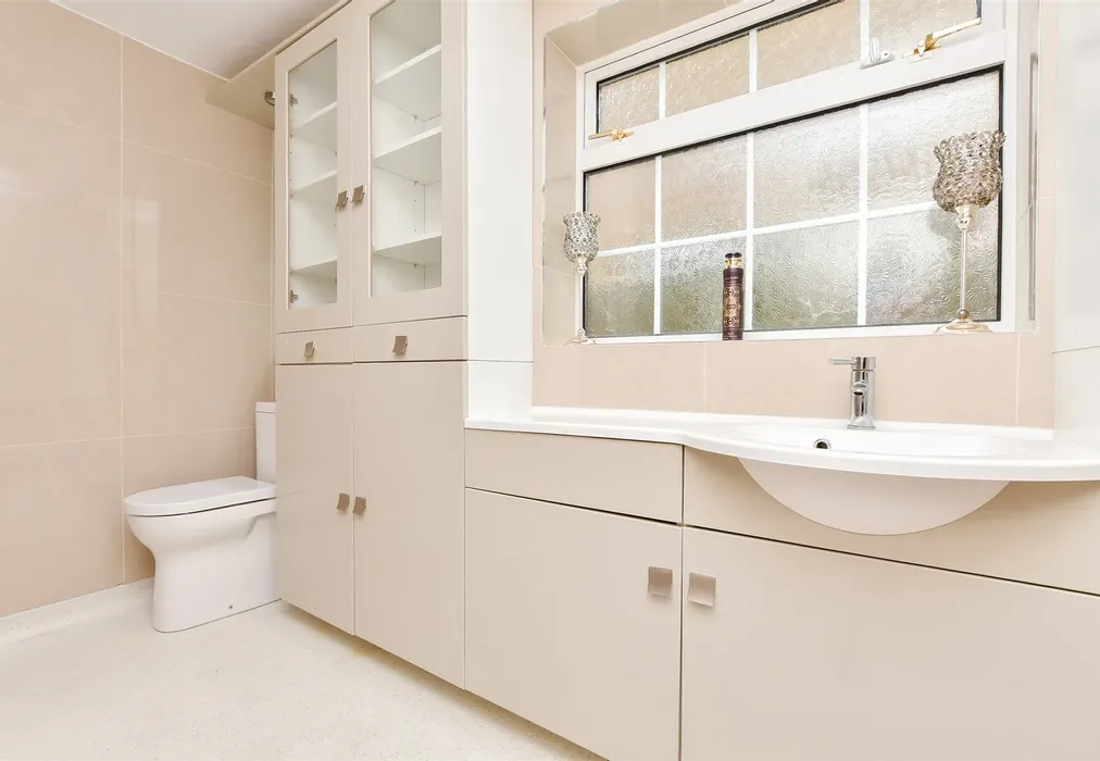 Wet Room - Guy Close, Broadstairs, Kent - Wards of Kent
