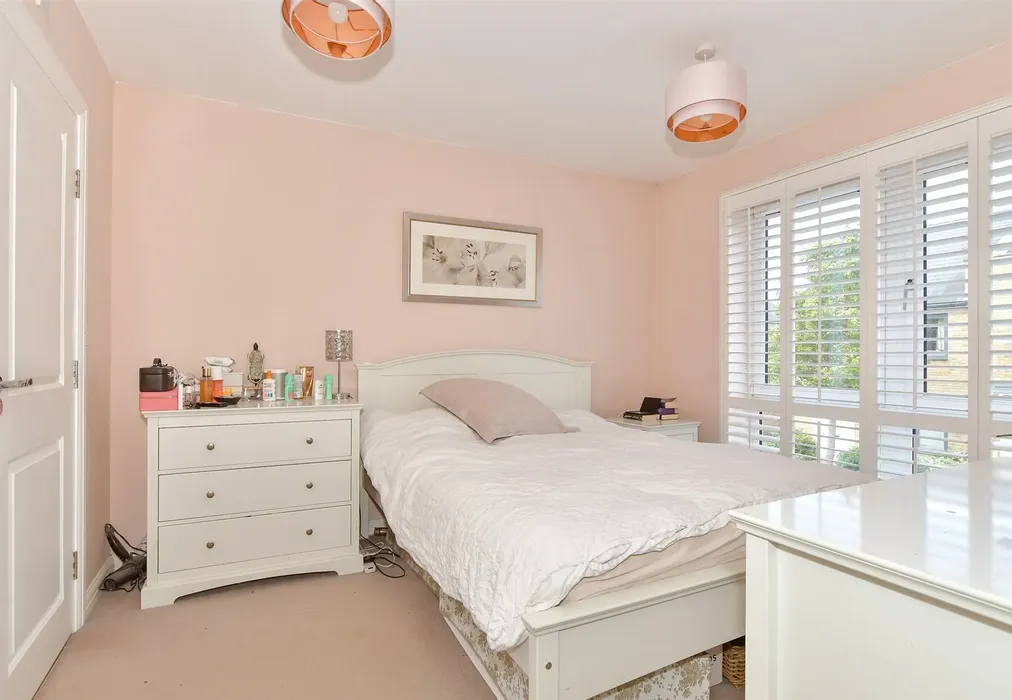 Bedroom 1 - The Fort, Rochester, Kent - Wards of Kent