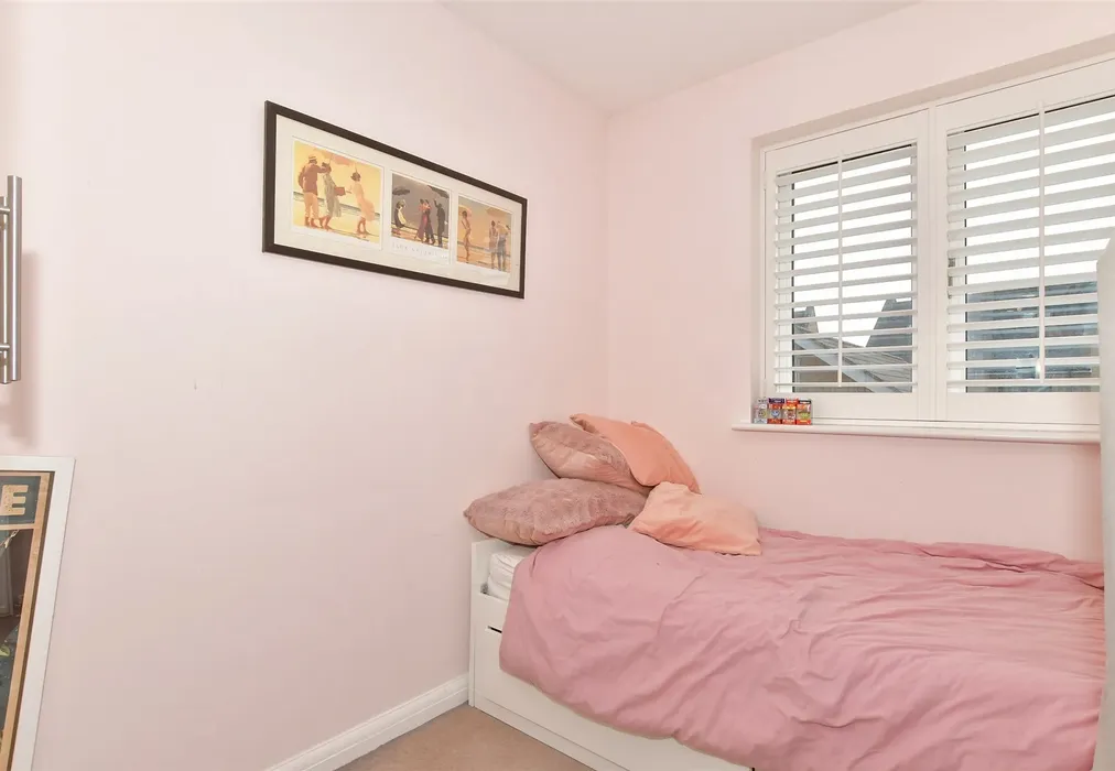 Bedroom 3 - The Fort, Rochester, Kent - Wards of Kent
