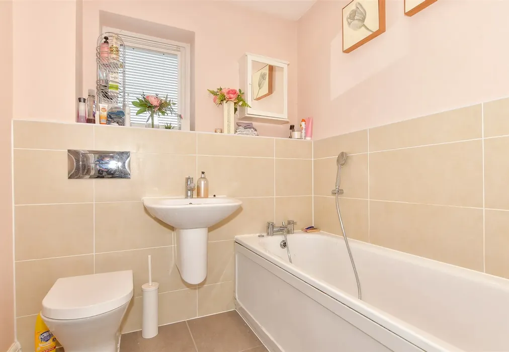 Bathroom - The Fort, Rochester, Kent - Wards of Kent