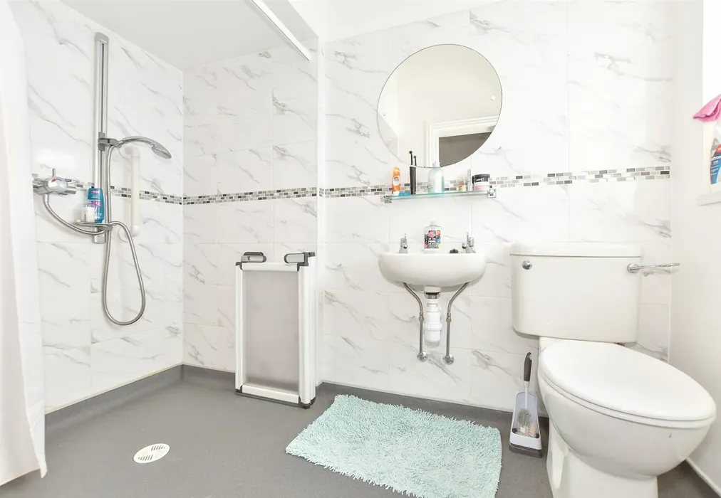 Wet Room - Mountfield Road, New Romney, Kent - Wards of Kent
