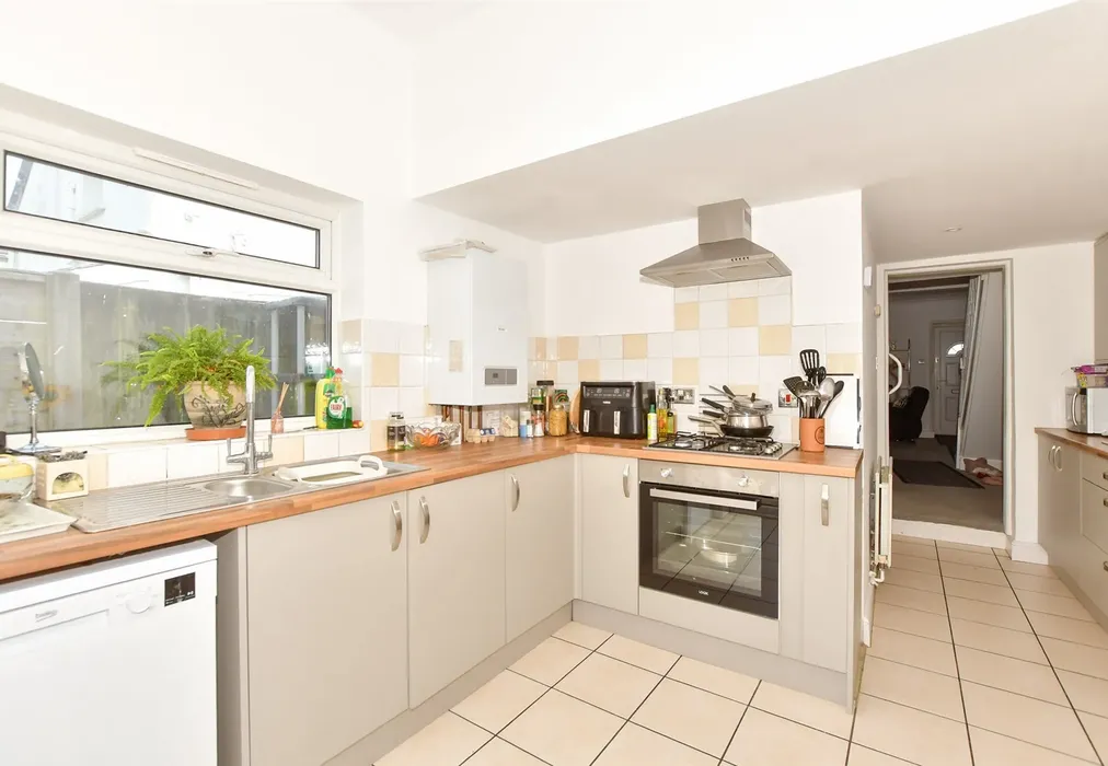 Kitchen - Mountfield Road, New Romney, Kent - Wards of Kent