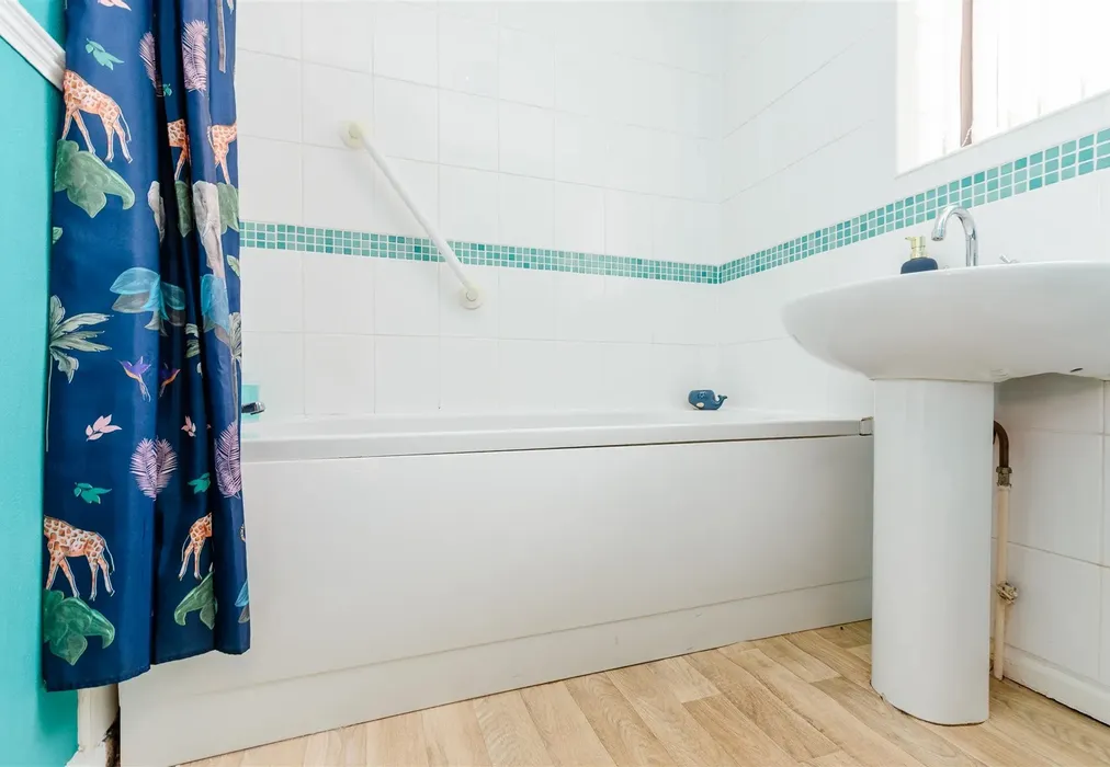 Bathroom - Doddington Road, Twydall, Gillingham, Kent - Wards of Kent