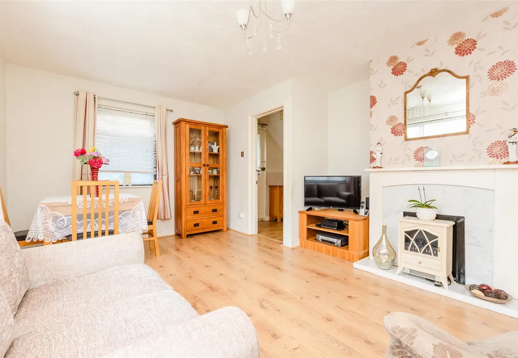 Lounge - Doddington Road, Twydall, Gillingham, Kent - Wards of Kent