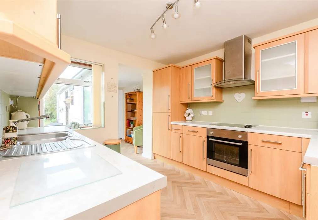 Kitchen - Doddington Road, Twydall, Gillingham, Kent - Wards of Kent