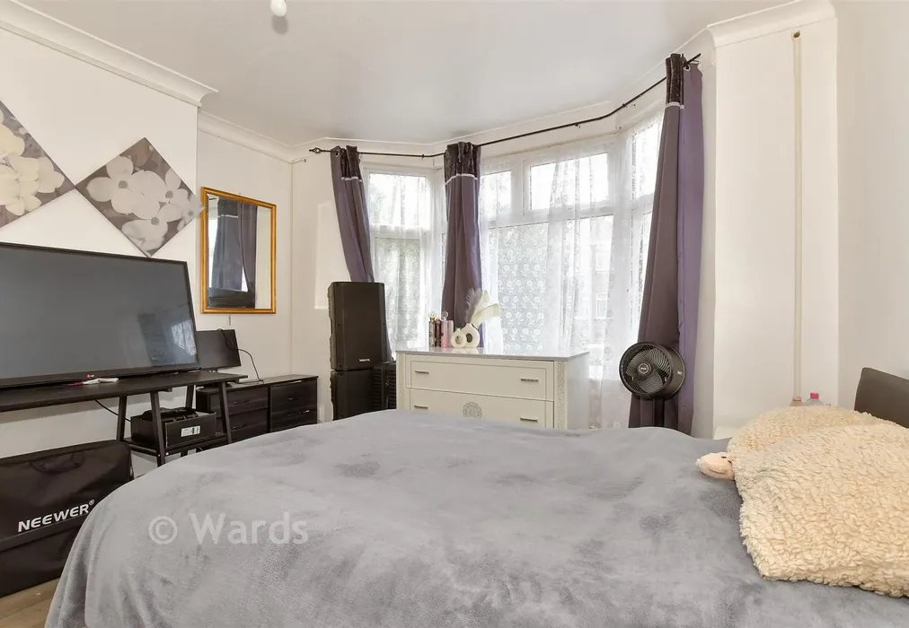 Lounge - Vale Road, Northfleet, Gravesend, Kent - Wards of Kent