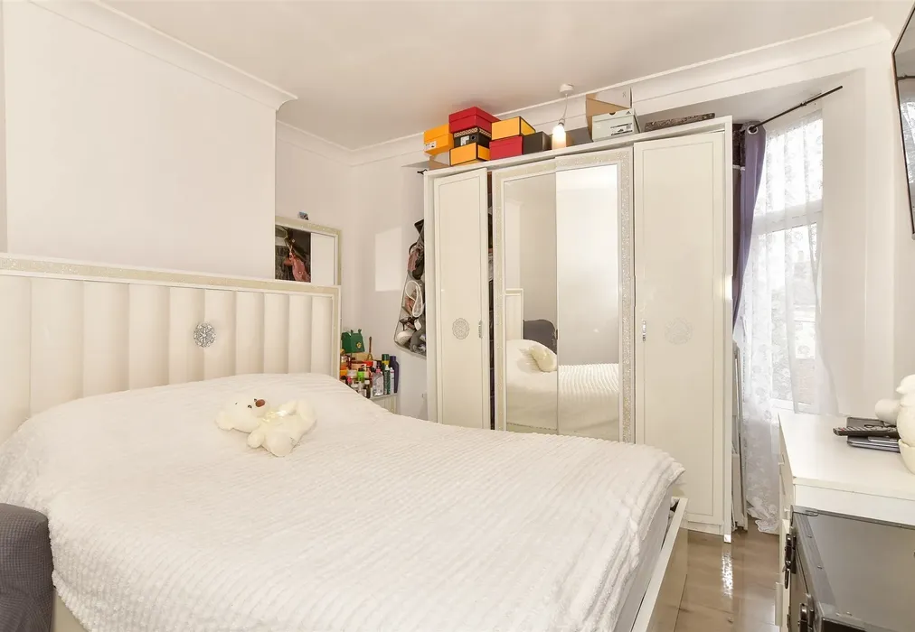 Bedroom 1 - Vale Road, Northfleet, Gravesend, Kent - Wards of Kent