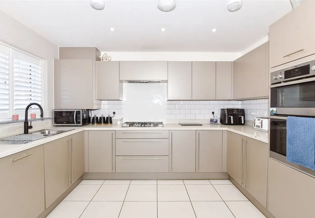 Kitchen - Lasius Drive, Coxheath, Maidstone, Kent - Wards of Kent