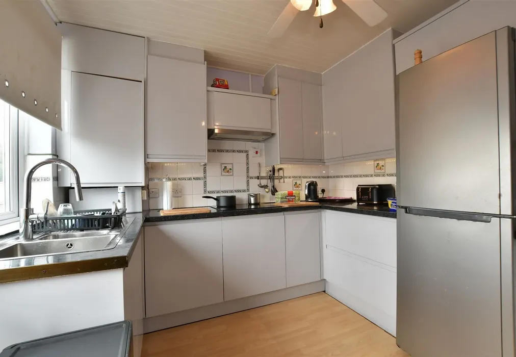 Kitchen - Straight Road, Romford, Essex - Wards of Kent
