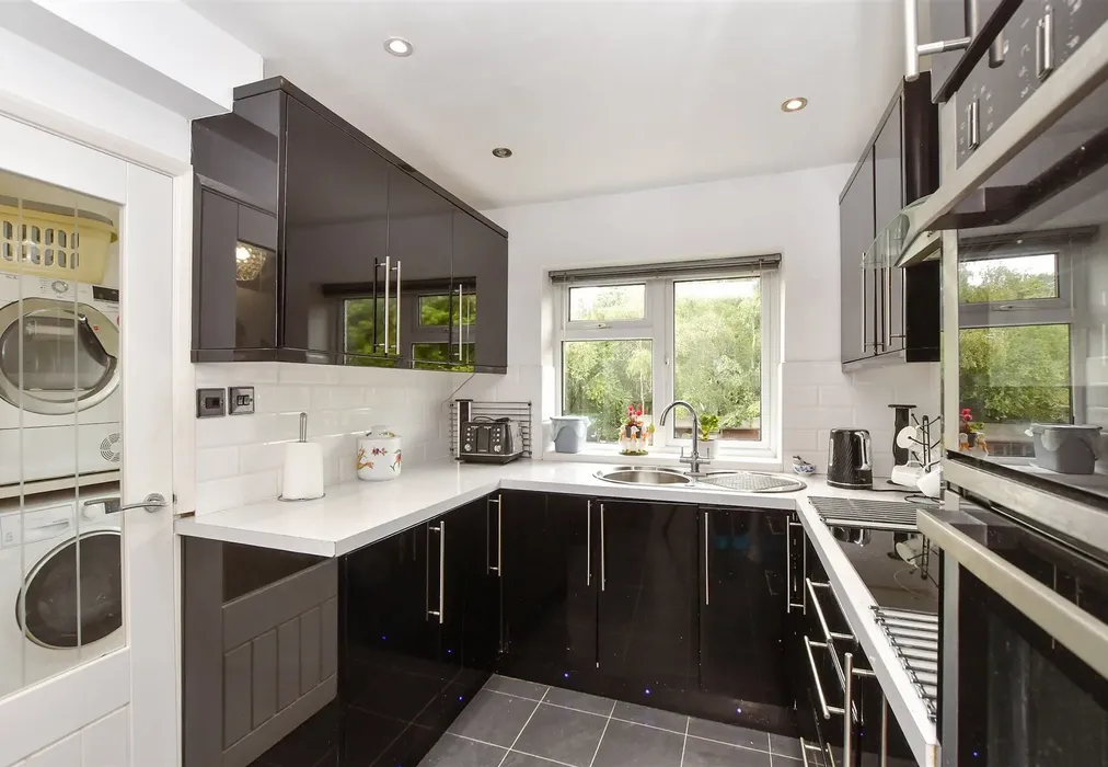 Kitchen/Diner - Heather Drive, St Michaels, Tenterden, Kent - Wards of Kent