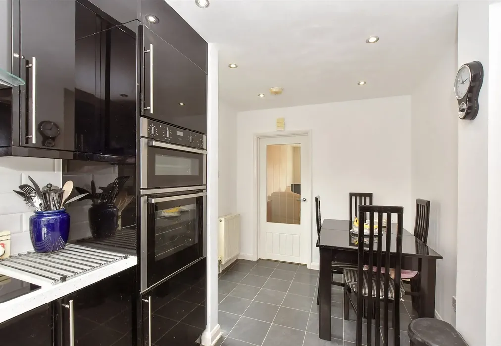 Kitchen/Diner - Heather Drive, St Michaels, Tenterden, Kent - Wards of Kent