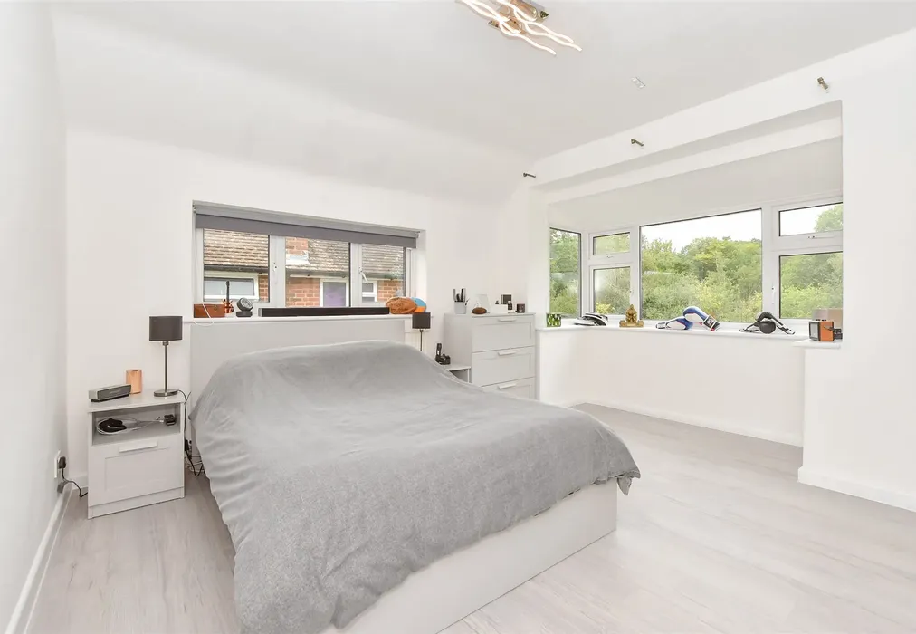 Bedroom 1 - Heather Drive, St Michaels, Tenterden, Kent - Wards of Kent