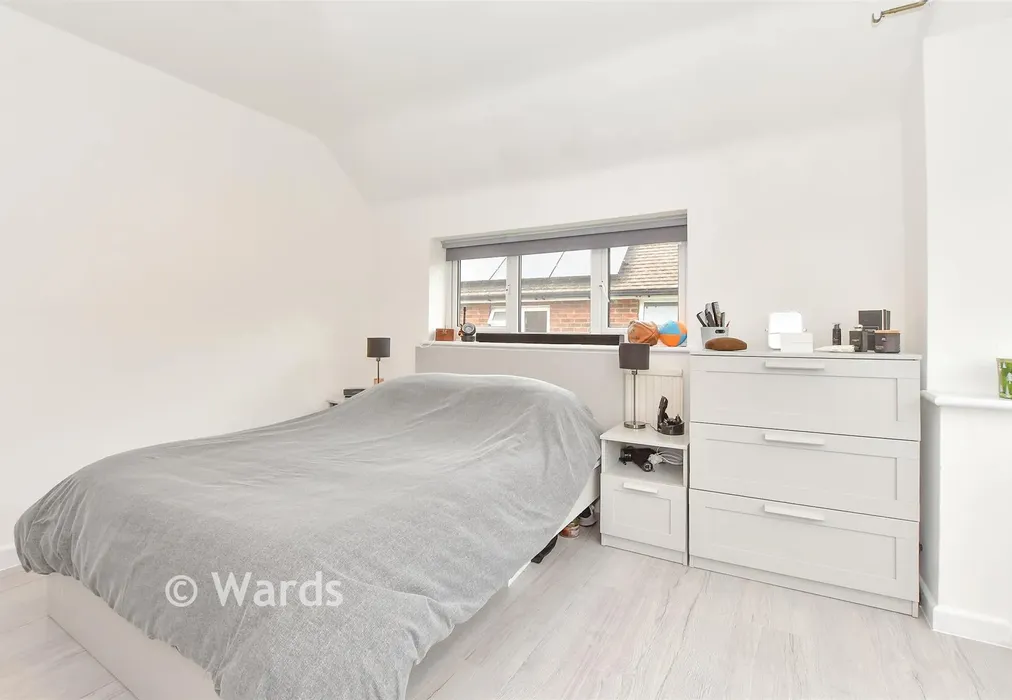 Bedroom 1 - Heather Drive, St Michaels, Tenterden, Kent - Wards of Kent