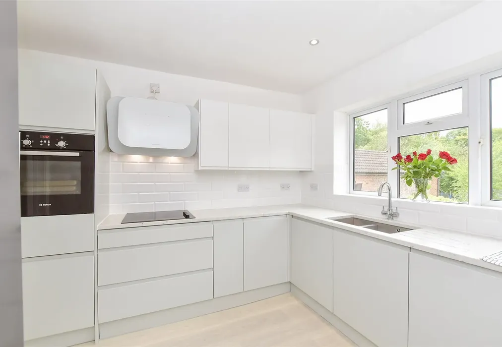 Kitchen - Heather Drive, St Michaels, Tenterden, Kent - Wards of Kent